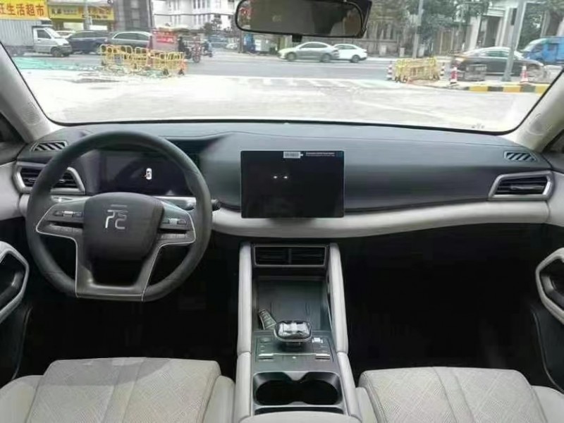 东莞24年比亚迪元8