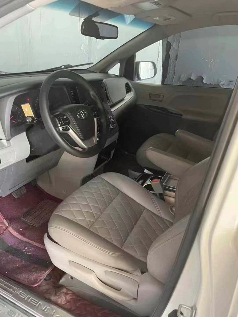 保定17年丰田塞纳2