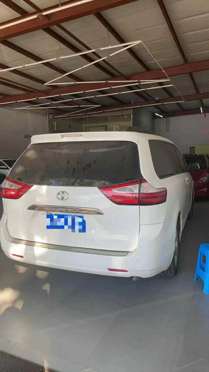 保定17年丰田塞纳3