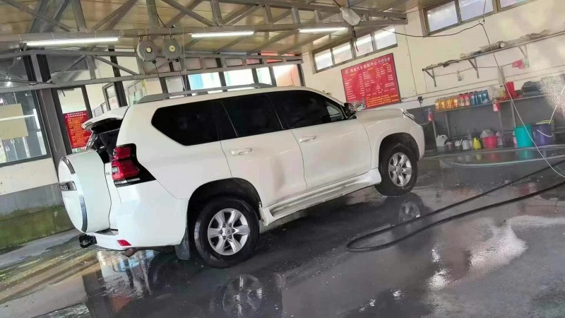 保定13年丰田普拉多9