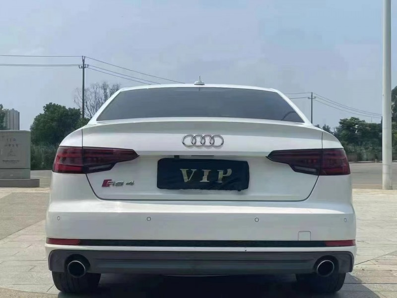 成都18年奧迪A4L9