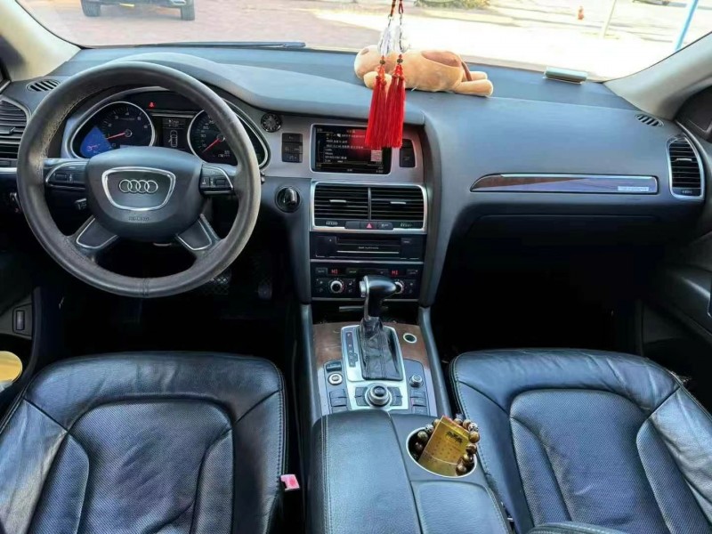 保定12年奥迪Q78