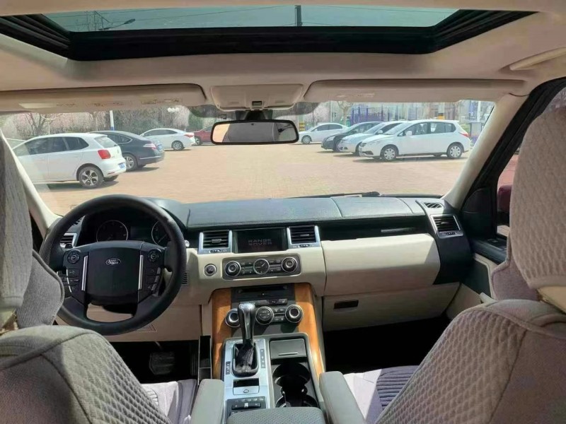 青岛12年路虎揽胜运动4