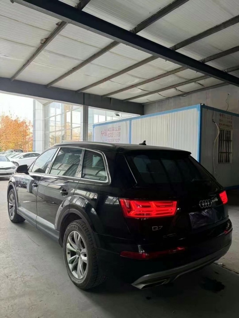 济宁16年奥迪Q73