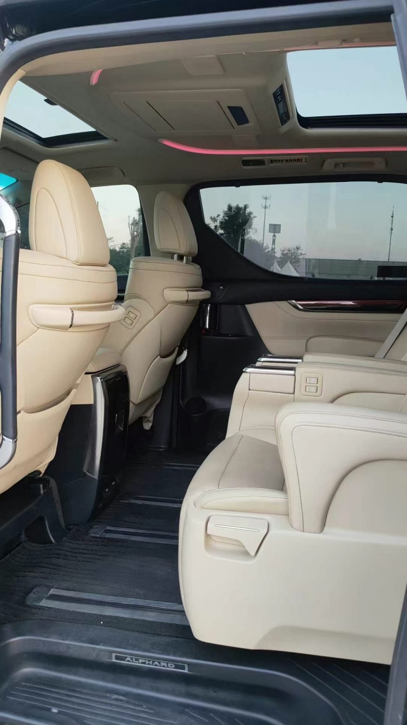 保定17年丰田埃尔法5