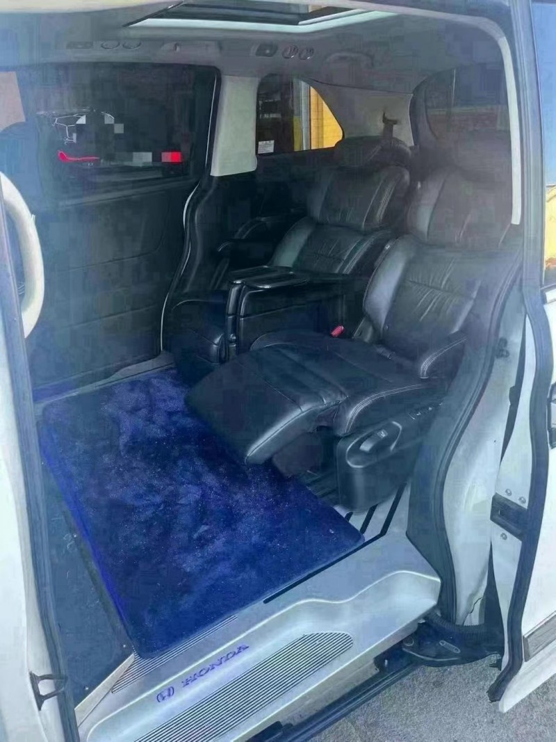 青岛19年本田艾力绅4