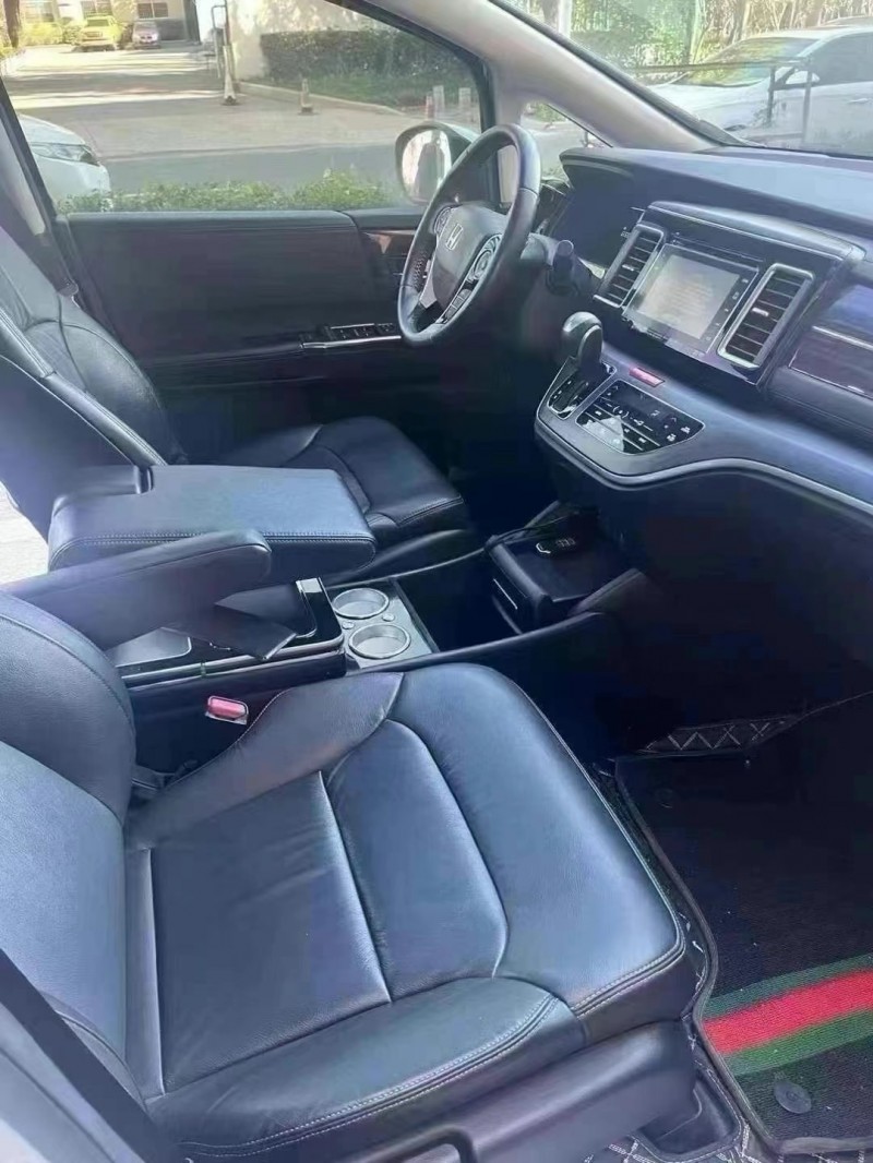 青岛19年本田艾力绅6