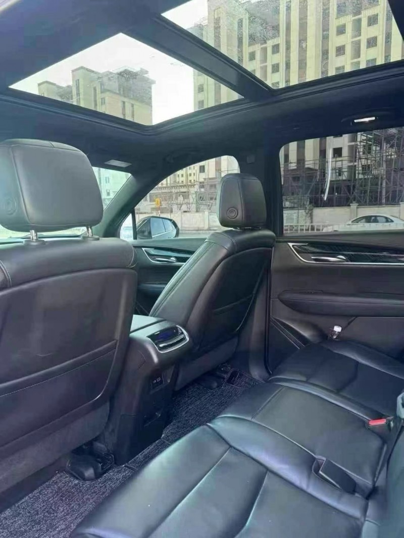 保定20年凯迪拉克XT68