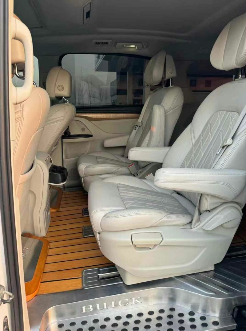 济宁19年别克GL84