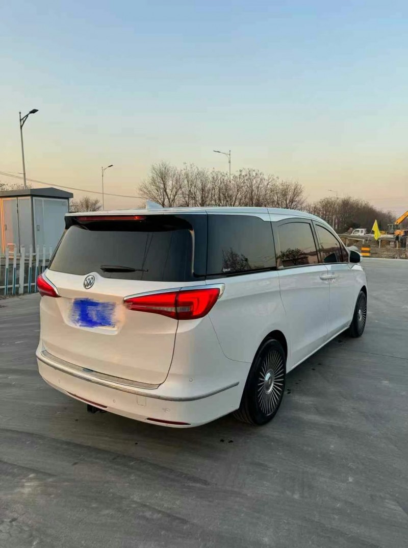 济宁19年别克GL86