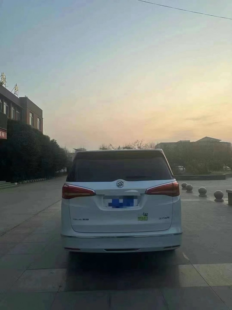 枣庄17年别克GL88