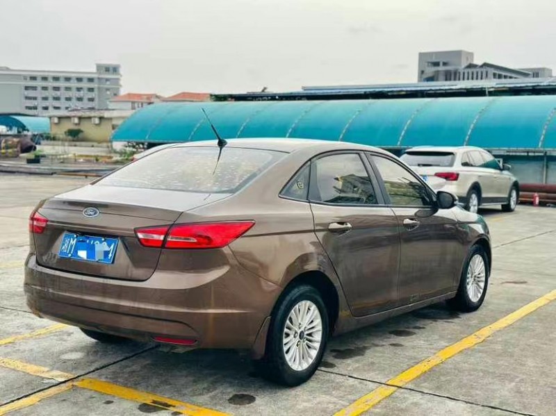 东莞17年福特福睿斯8