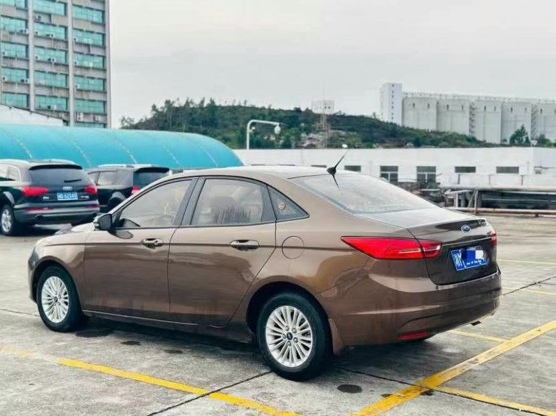 东莞17年福特福睿斯9