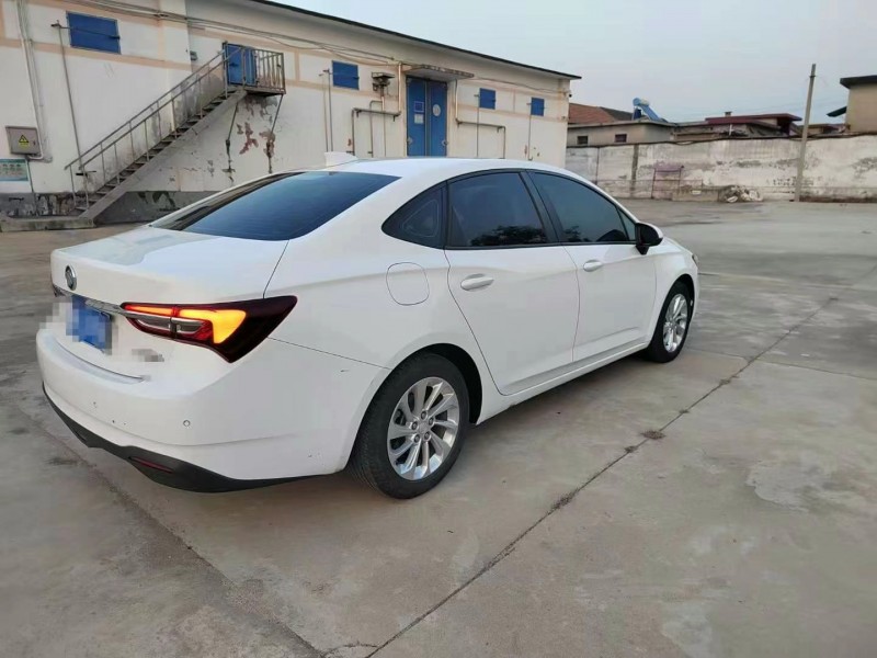 青岛21年别克威朗5