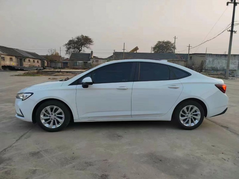 青岛21年别克威朗7