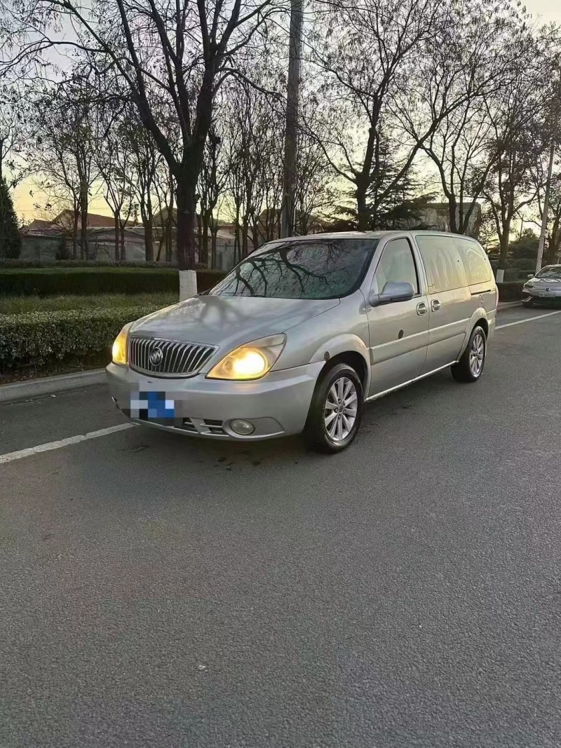 青岛11年别克GL82