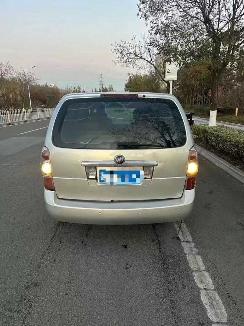 青岛11年别克GL84