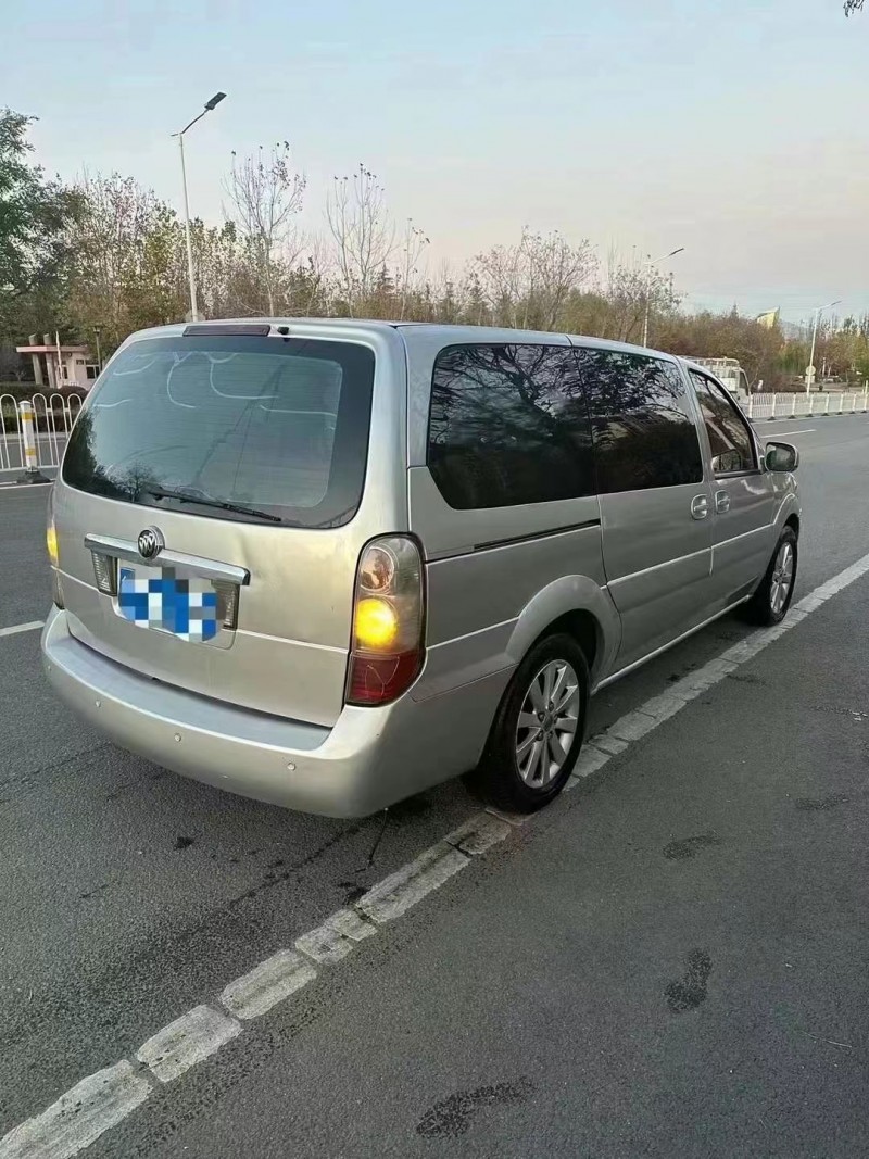 青岛11年别克GL88