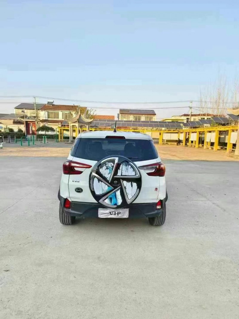 济宁17年比亚迪元3