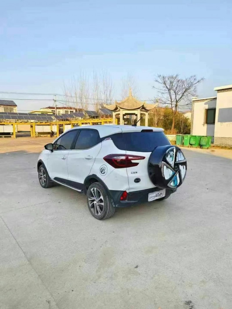 济宁17年比亚迪元6