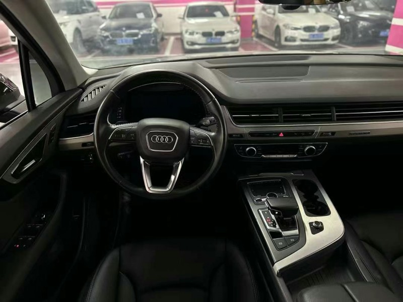 佛山19年奥迪Q78