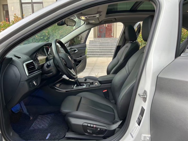 济宁17年宝马1系6