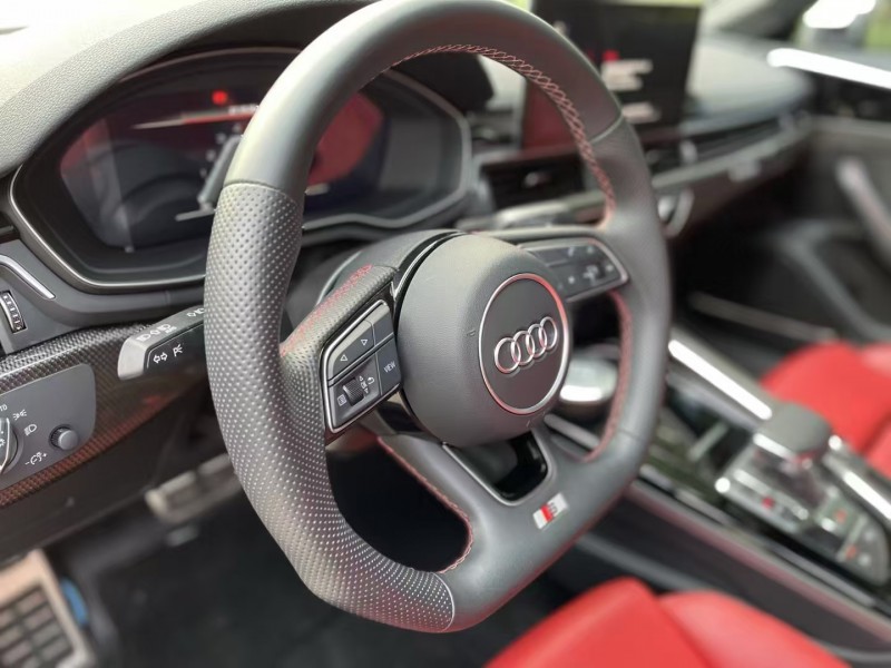 济宁22年奥迪S44