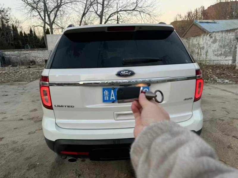 济宁15年福特探险者8