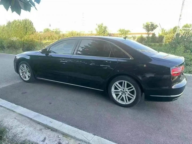 徐州17年奥迪A8L3