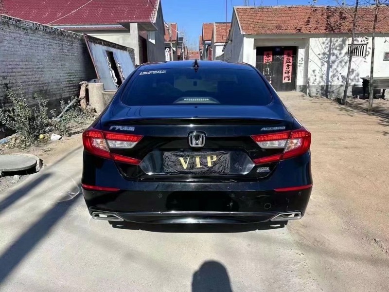 济宁21年本田雅阁9