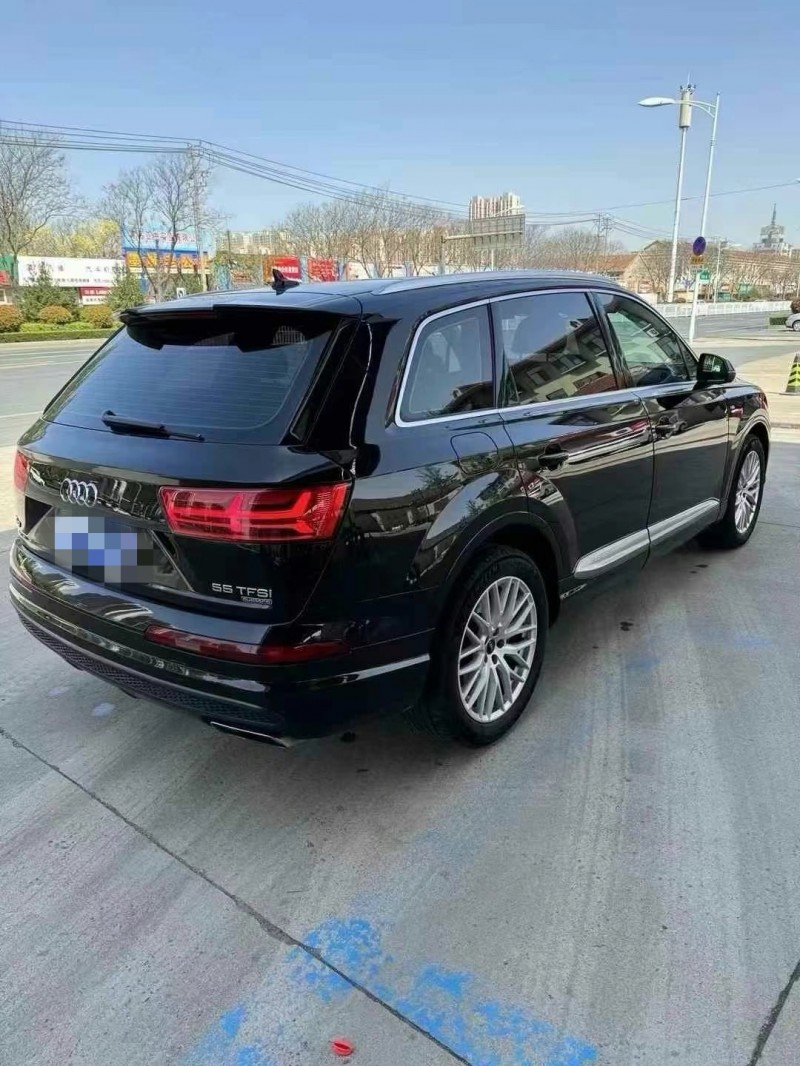 济宁17年奥迪Q77