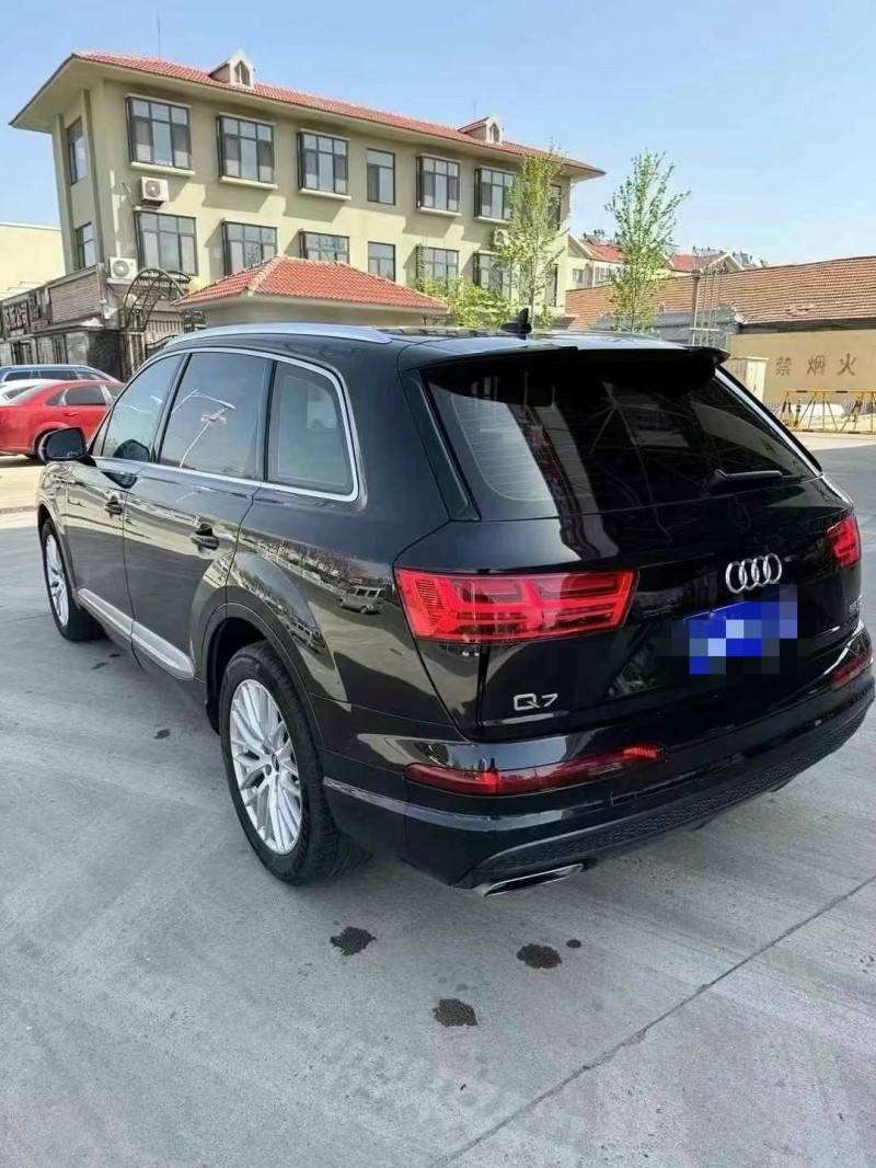 济宁17年奥迪Q78