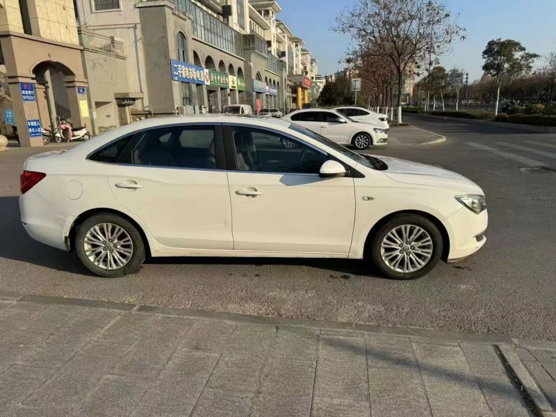 济宁16年别克英朗8