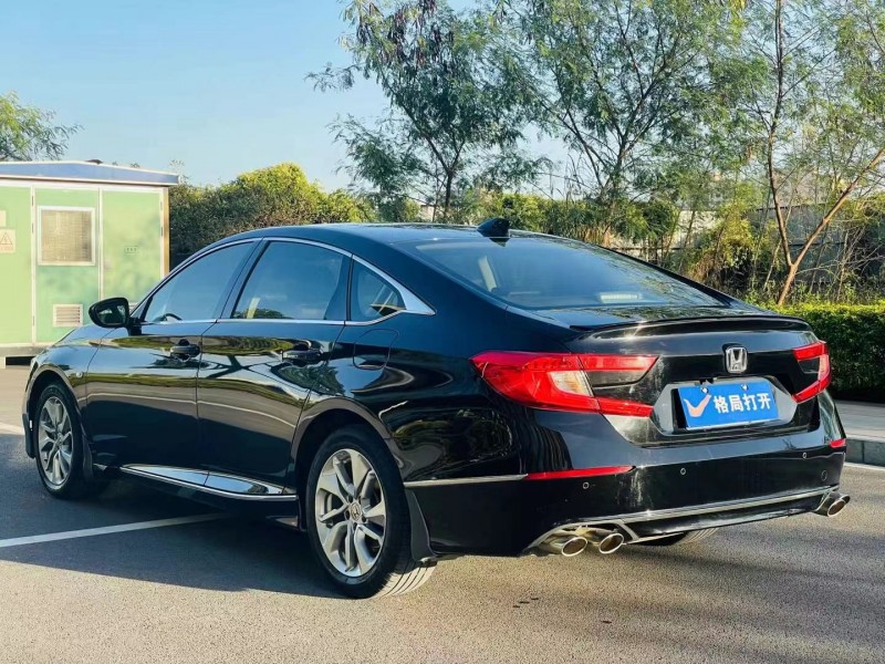 东莞19年本田雅阁8