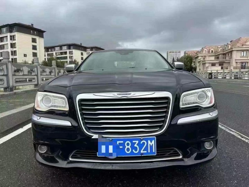 青岛13年克莱斯勒300C1