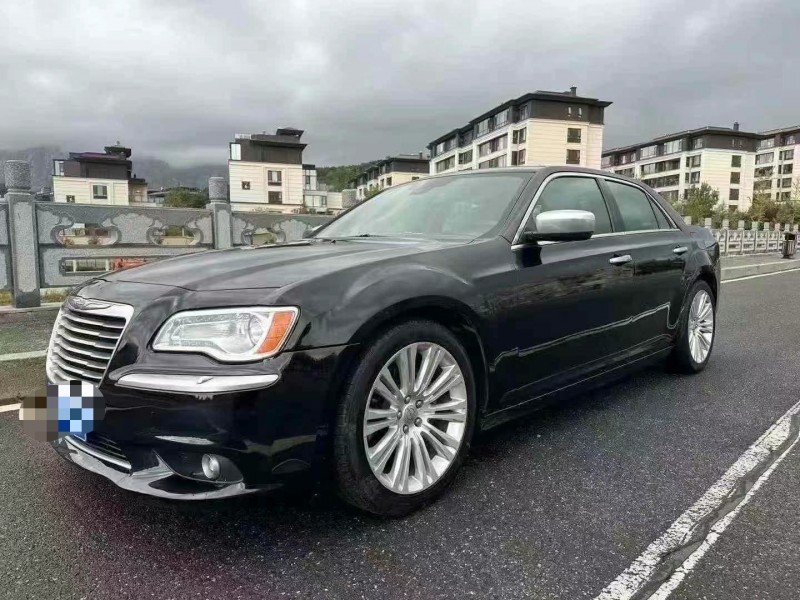 青岛13年克莱斯勒300C2