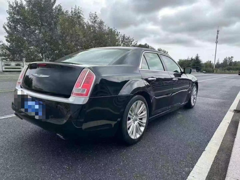 青岛13年克莱斯勒300C3
