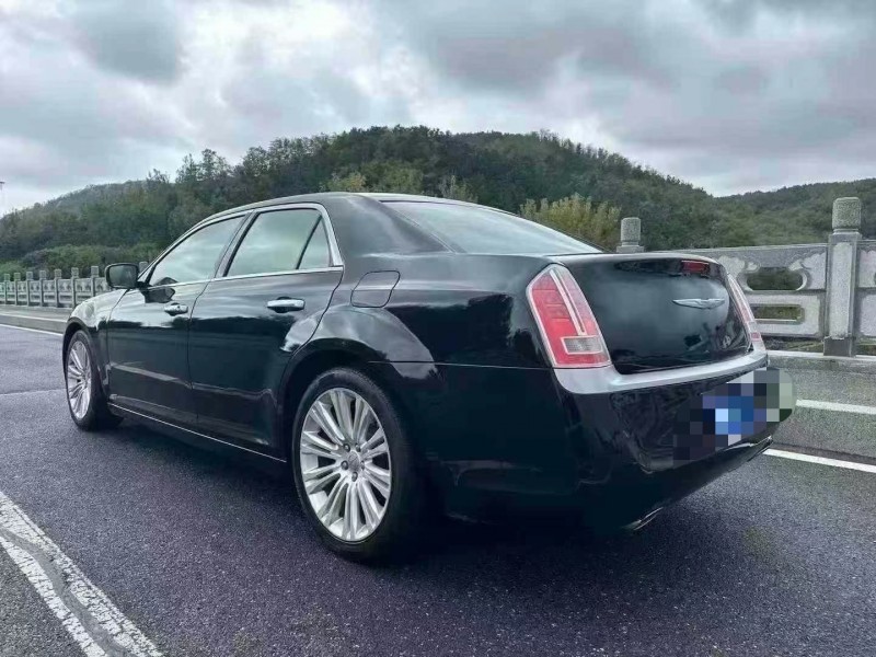 青岛13年克莱斯勒300C4