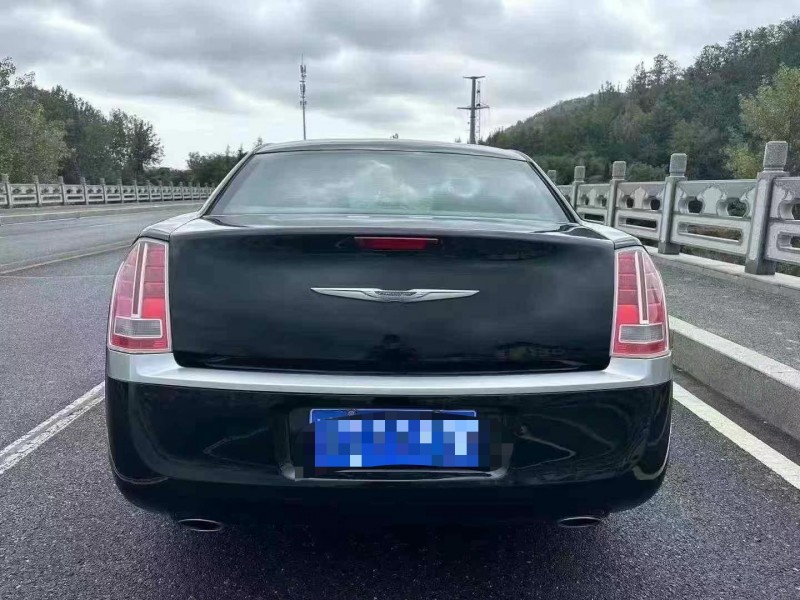 青岛13年克莱斯勒300C5