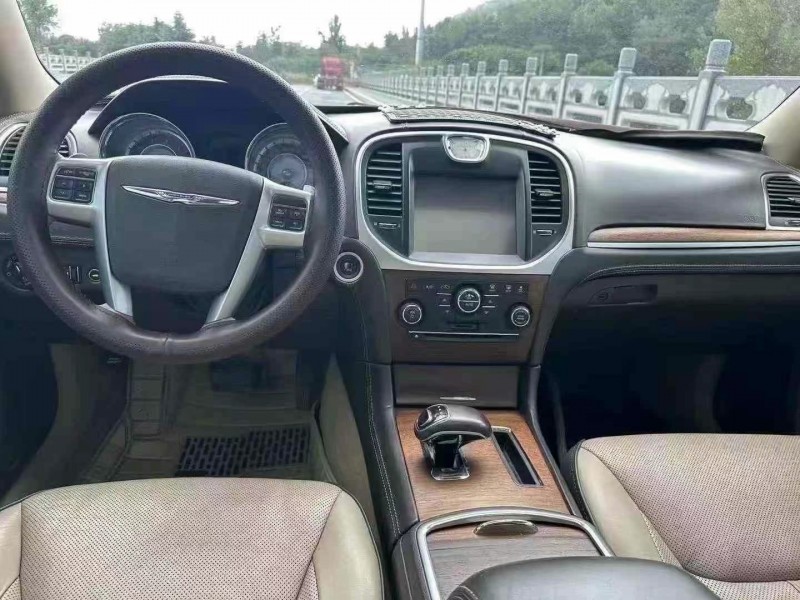 青岛13年克莱斯勒300C7