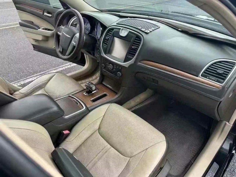 青岛13年克莱斯勒300C8