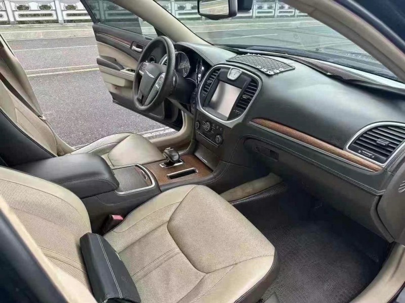 青岛13年克莱斯勒300C9