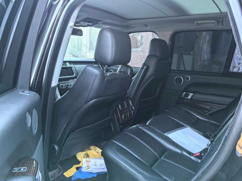 青岛16年路虎揽胜行政3