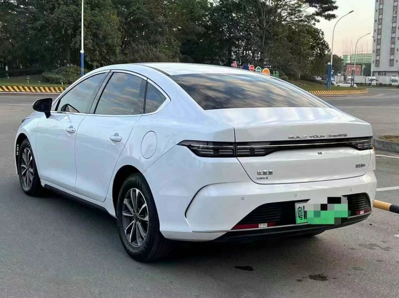 佛山23年比亚迪驱逐舰8