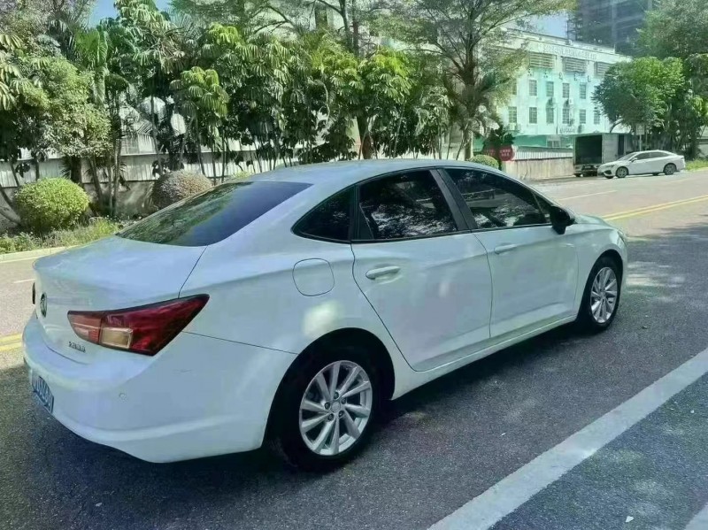 佛山16年别克威朗5