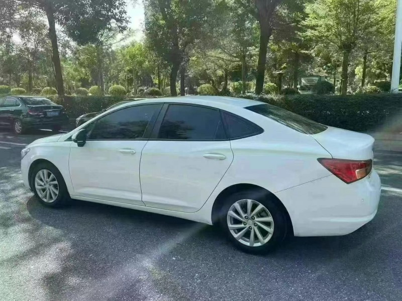 佛山16年别克威朗6