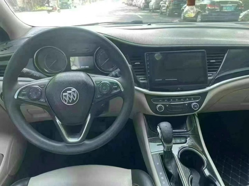 佛山16年别克威朗8