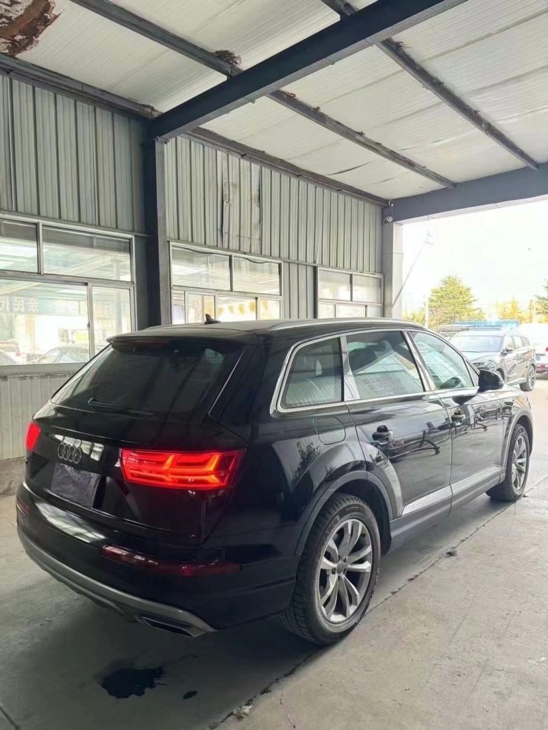 济宁16年奥迪Q75