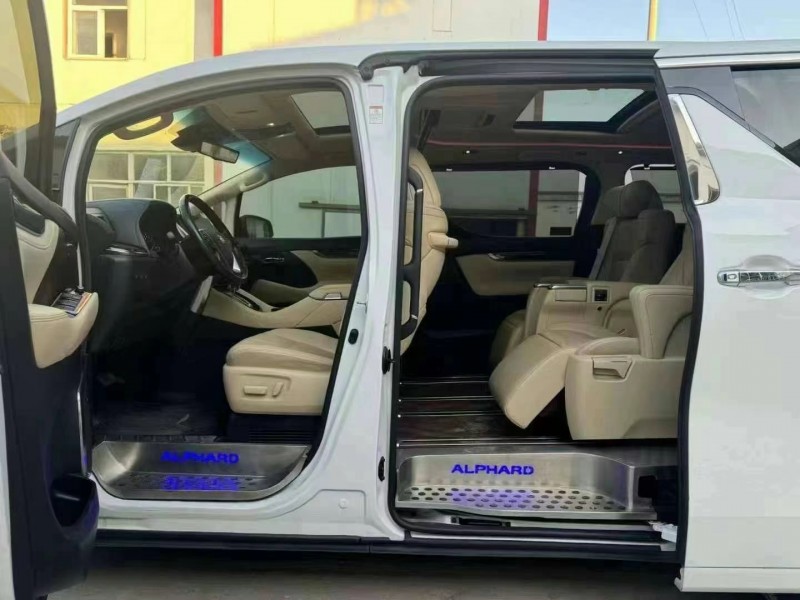 保定21年丰田埃尔法4