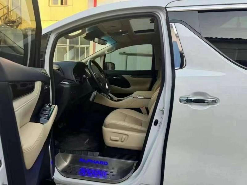 保定21年丰田埃尔法7